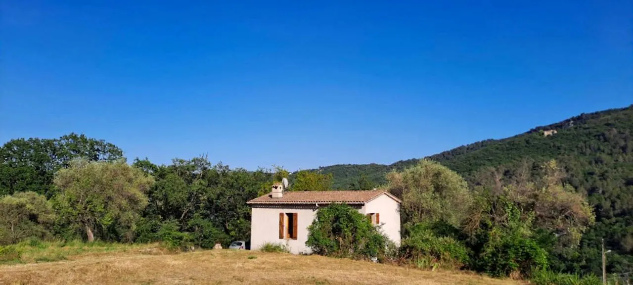 Holiday home Maison Conviviale Avec Jacuzzi A Le Bar-Sur-Loup