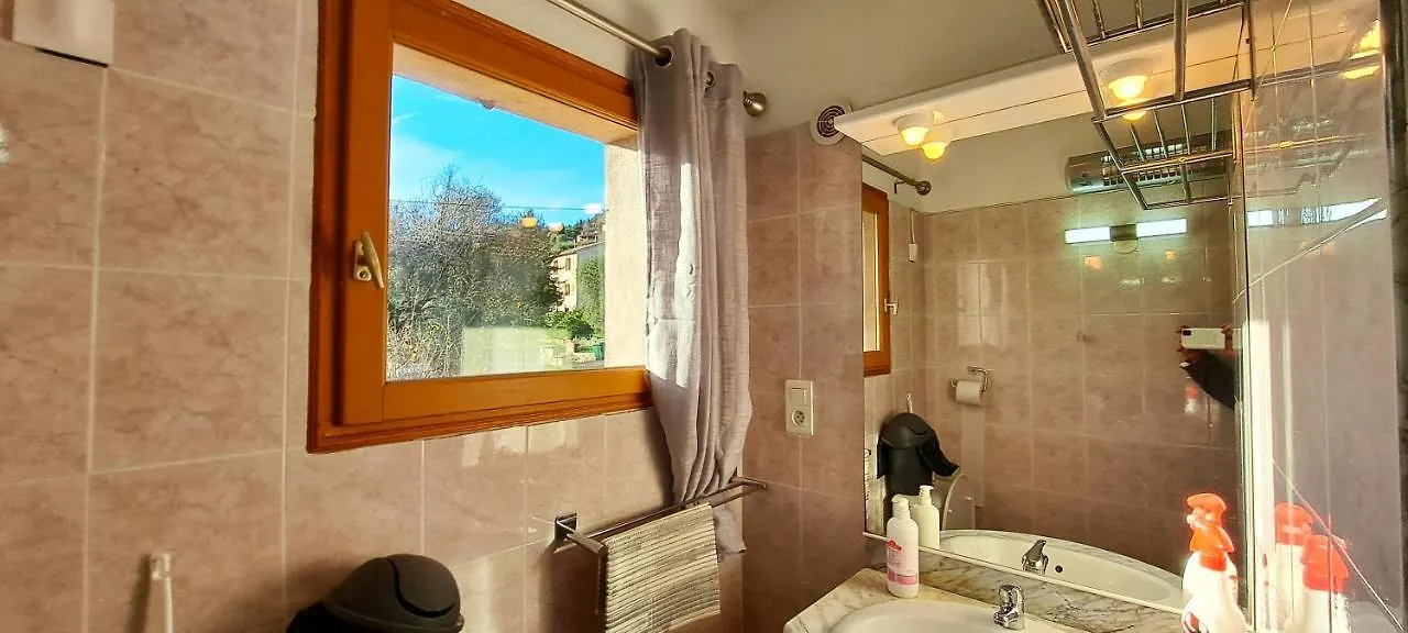 Maison Conviviale Avec Jacuzzi A Le Bar-Sur-Loup Holiday home
